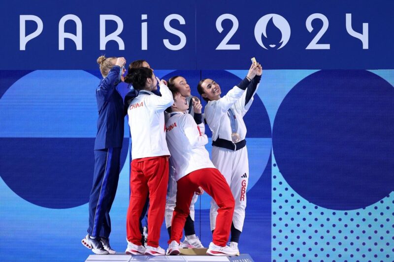 Foto Selfie Diunggah ke Portal Athlete365 Secara Nirkabel Untuk Berbagi Momen Olimpiade Paris 2024